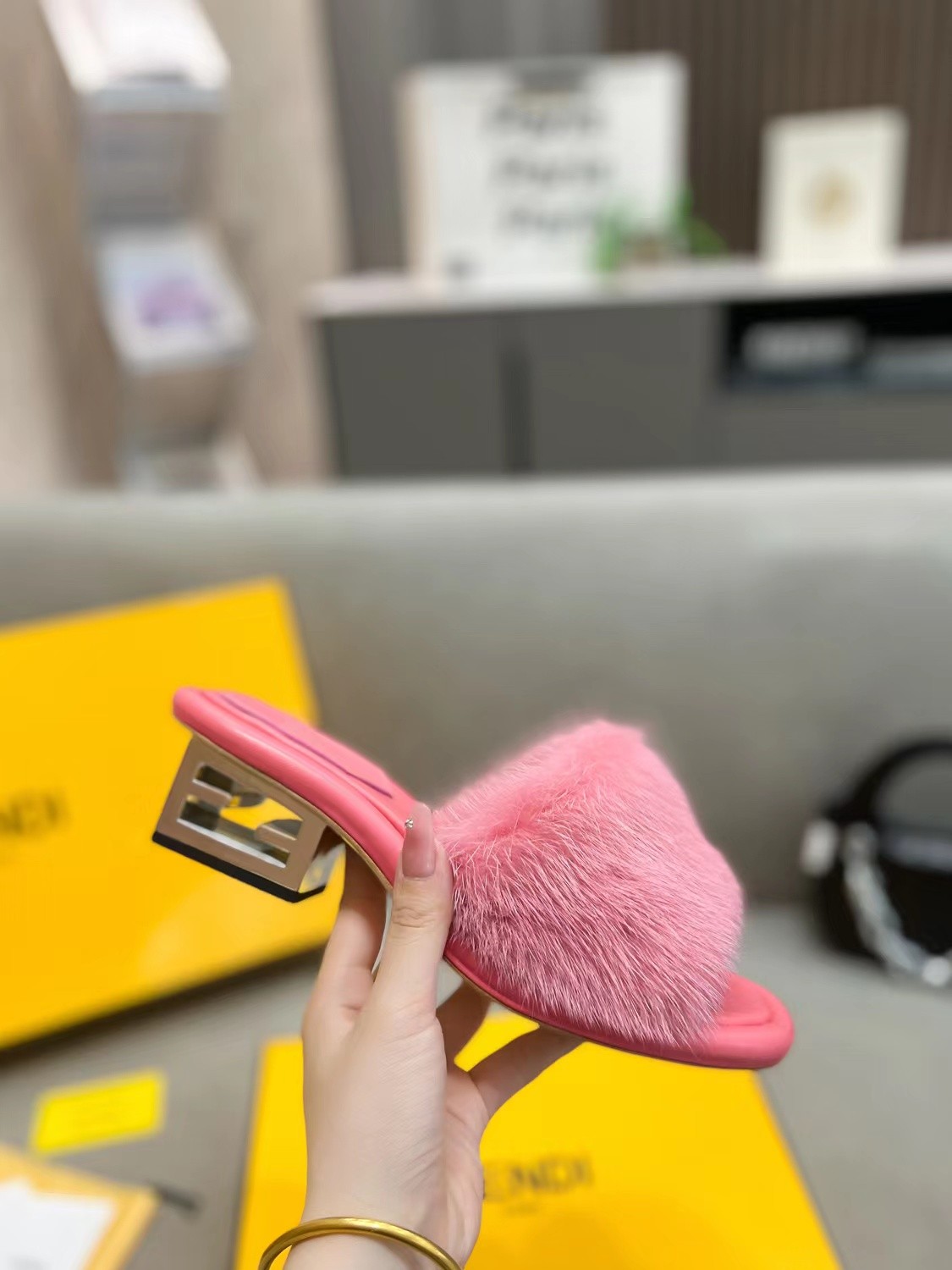 004 42123132  SIZE 35-42