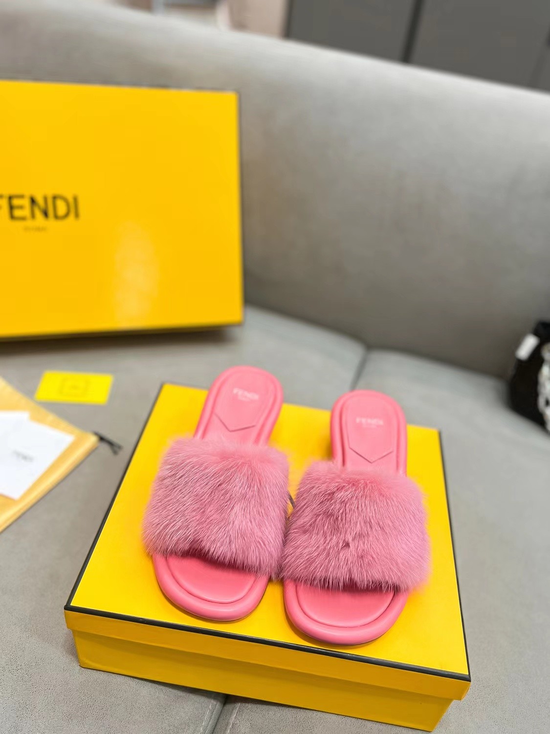 004 42123132  SIZE 35-42