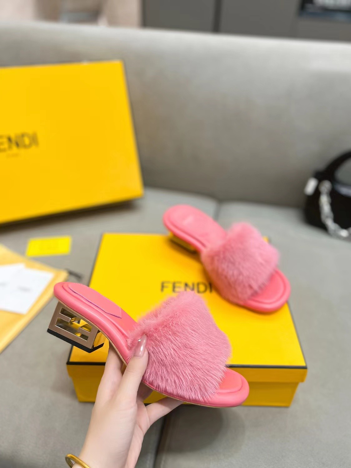 004 42123132  SIZE 35-42