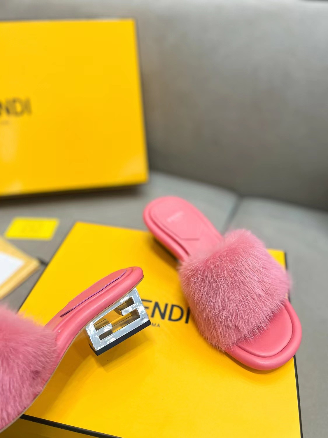 004 42123132  SIZE 35-42
