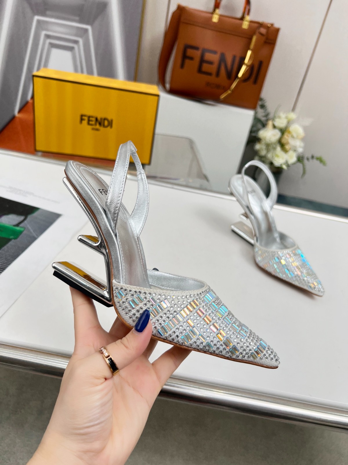 060 33123111 SIZE 35-42