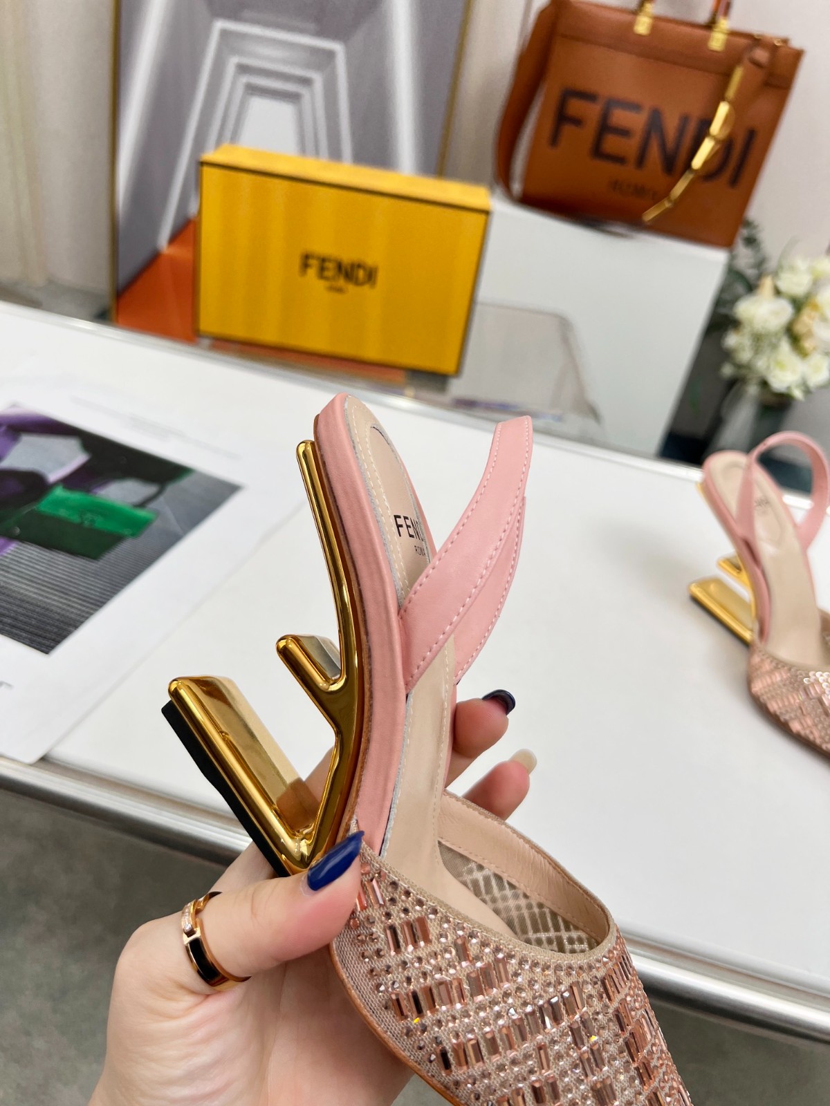 059 33123111 SIZE 35-42
