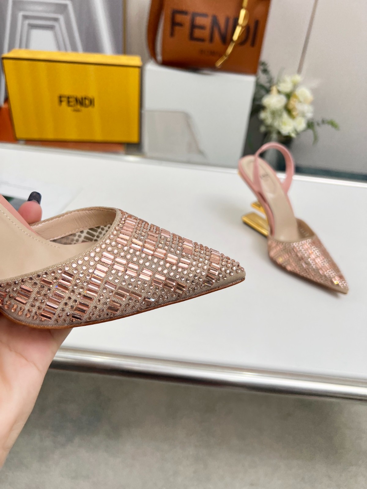 059 33123111 SIZE 35-42