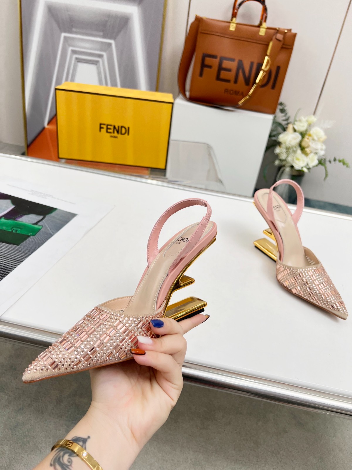 059 33123111 SIZE 35-42
