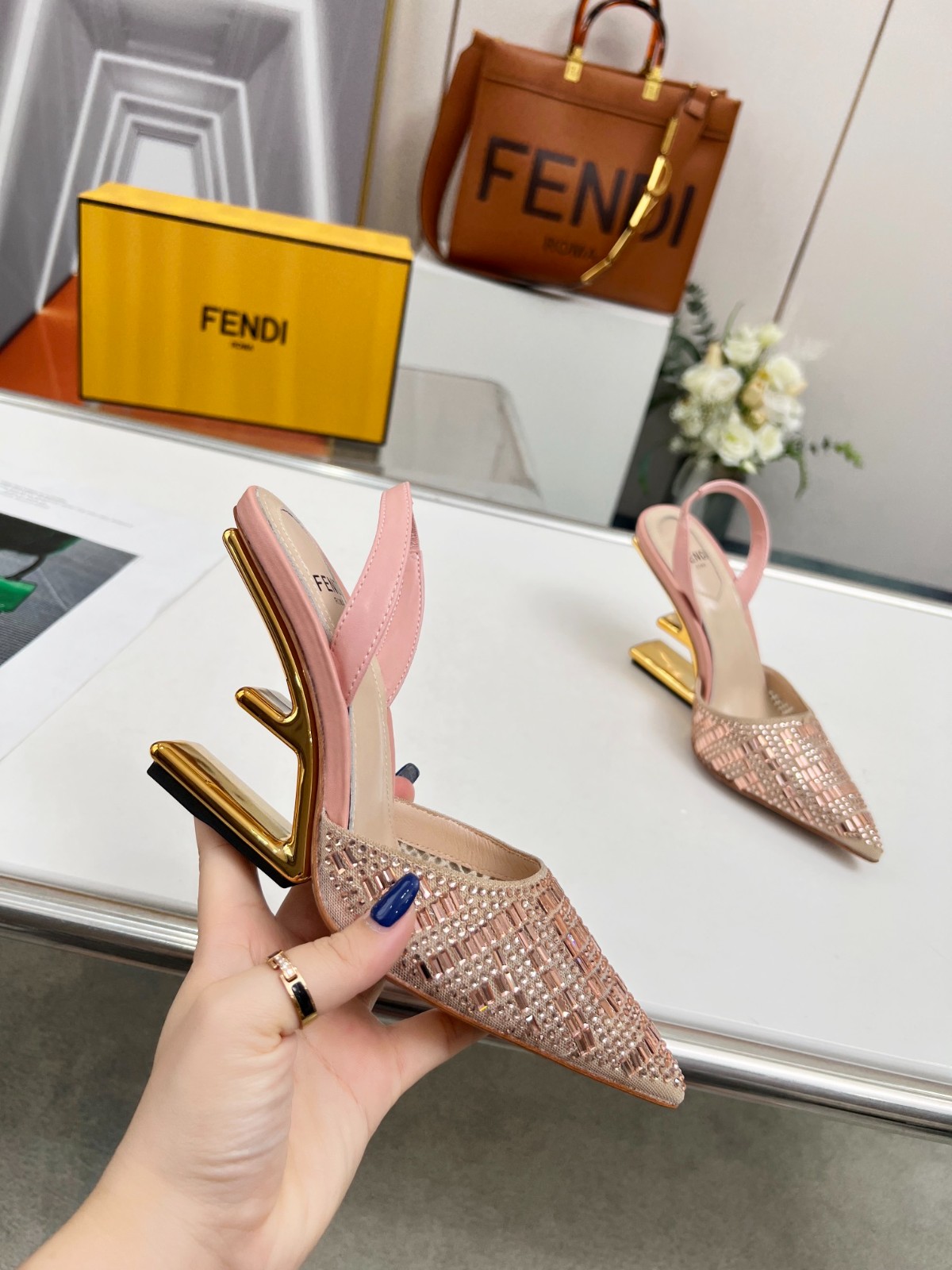 059 33123111 SIZE 35-42