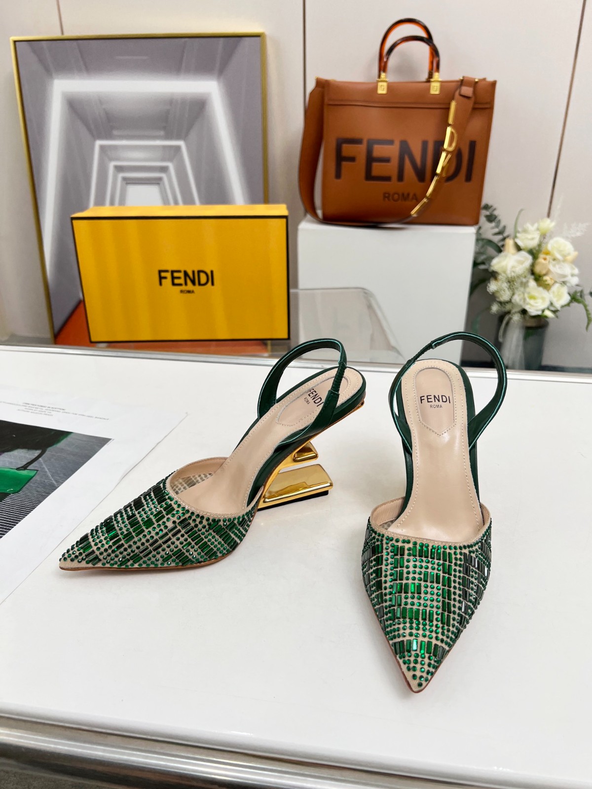 058 33123111 SIZE 35-42