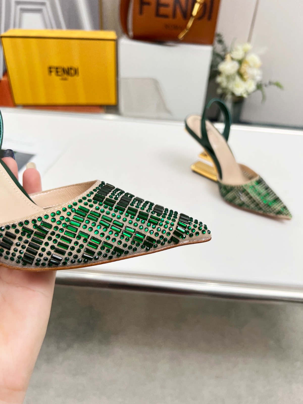 058 33123111 SIZE 35-42