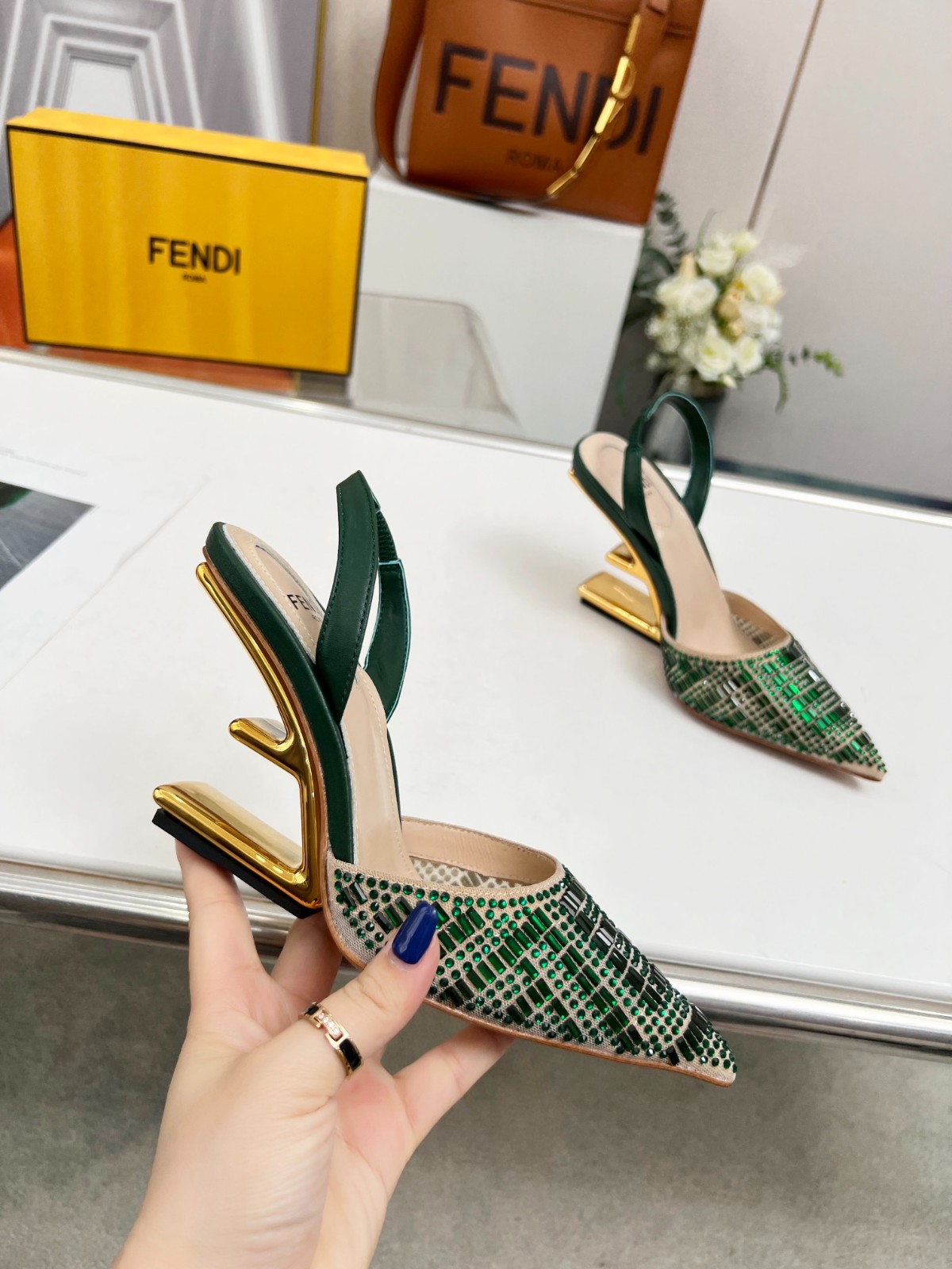 058 33123111 SIZE 35-42