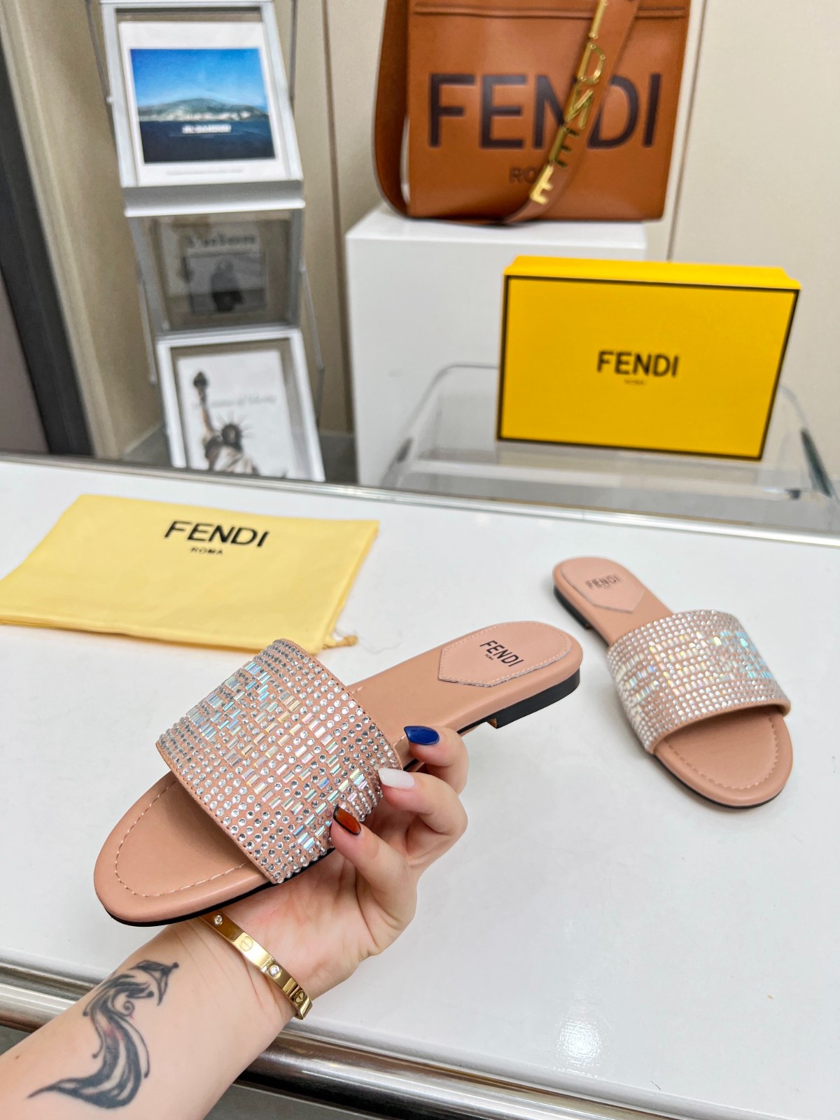 056 22123088 SIZE 35-42