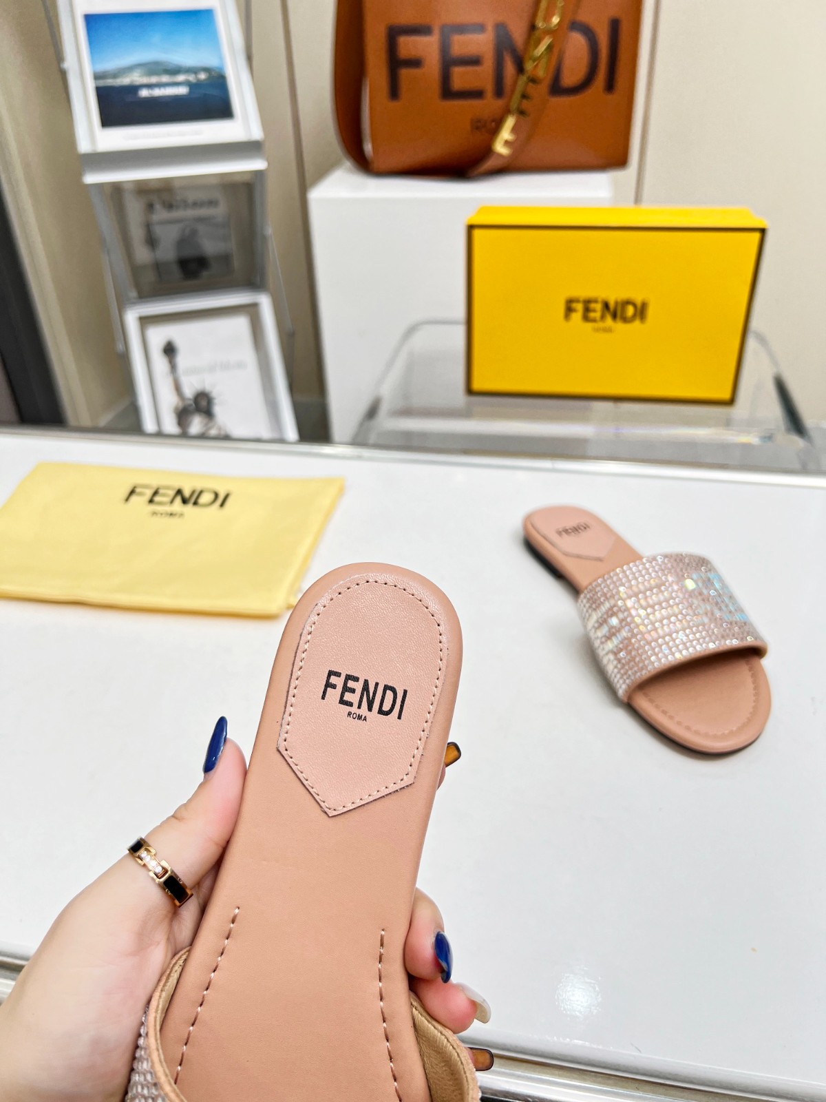 056 22123088 SIZE 35-42