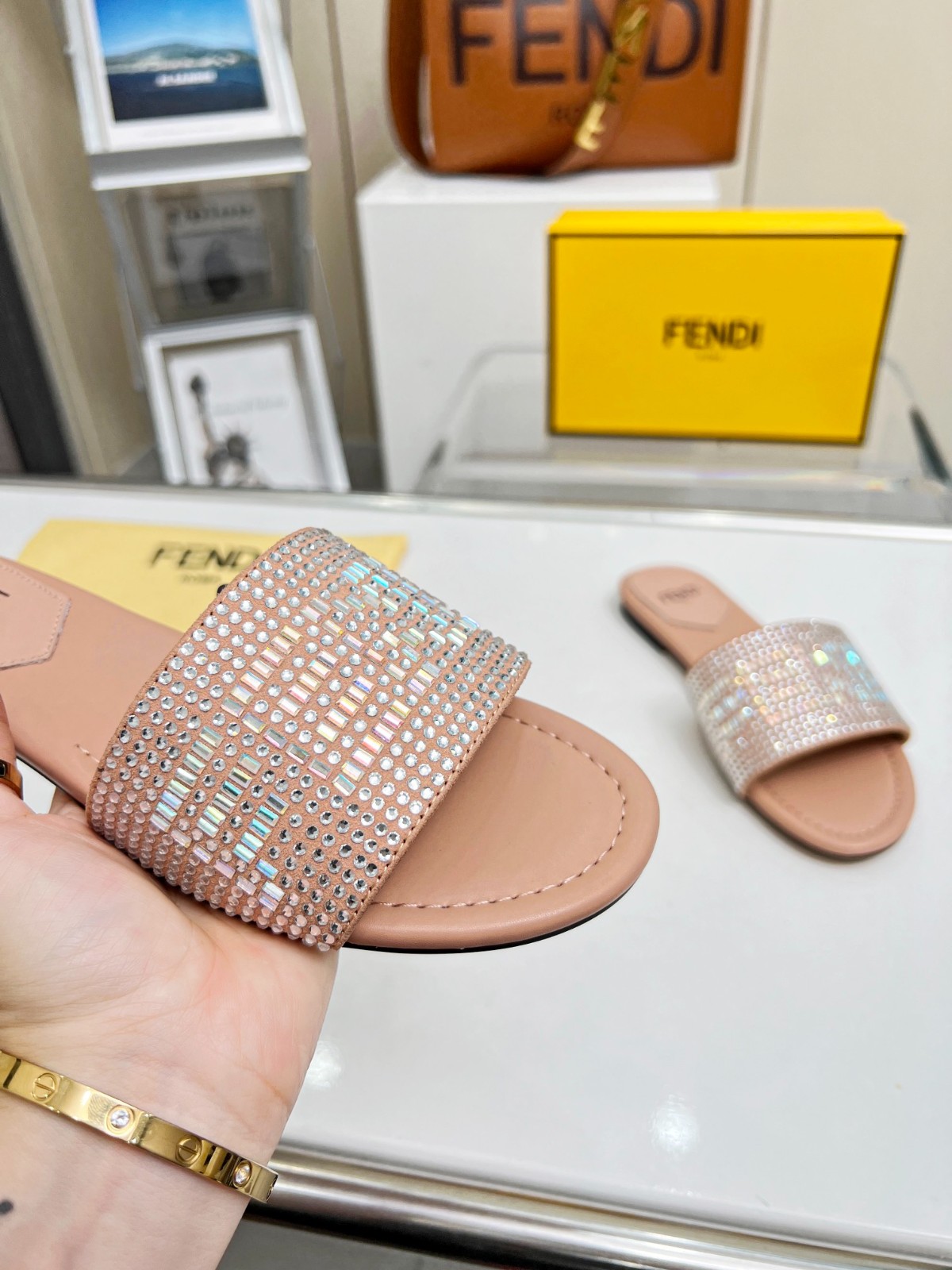 056 22123088 SIZE 35-42