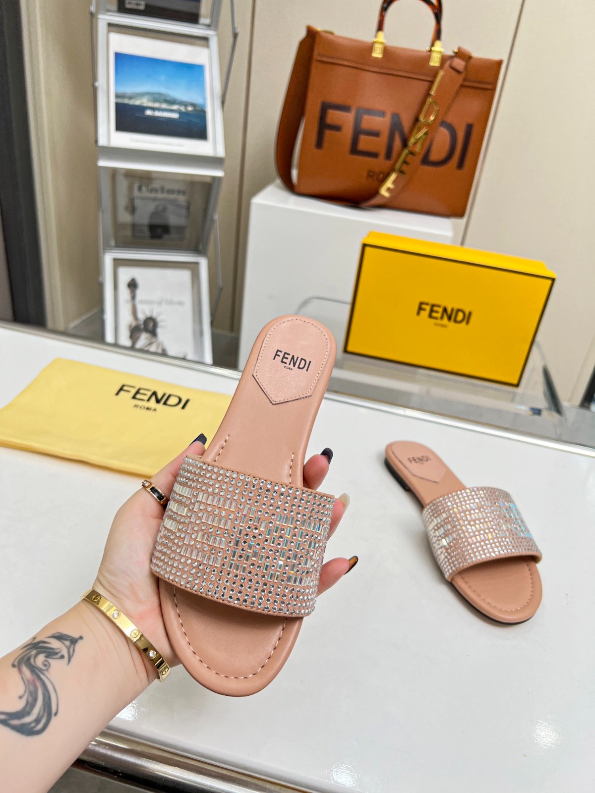 056 22123088 SIZE 35-42