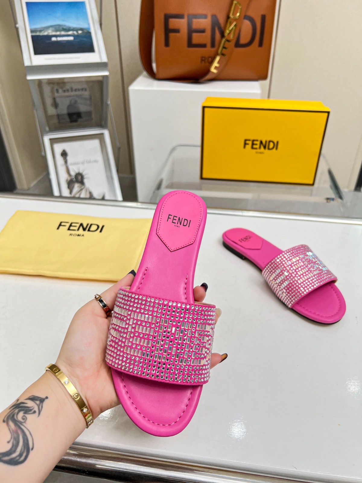 055 22123088 SIZE 35-42