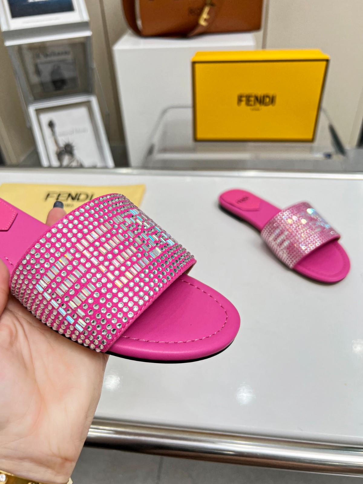 055 22123088 SIZE 35-42
