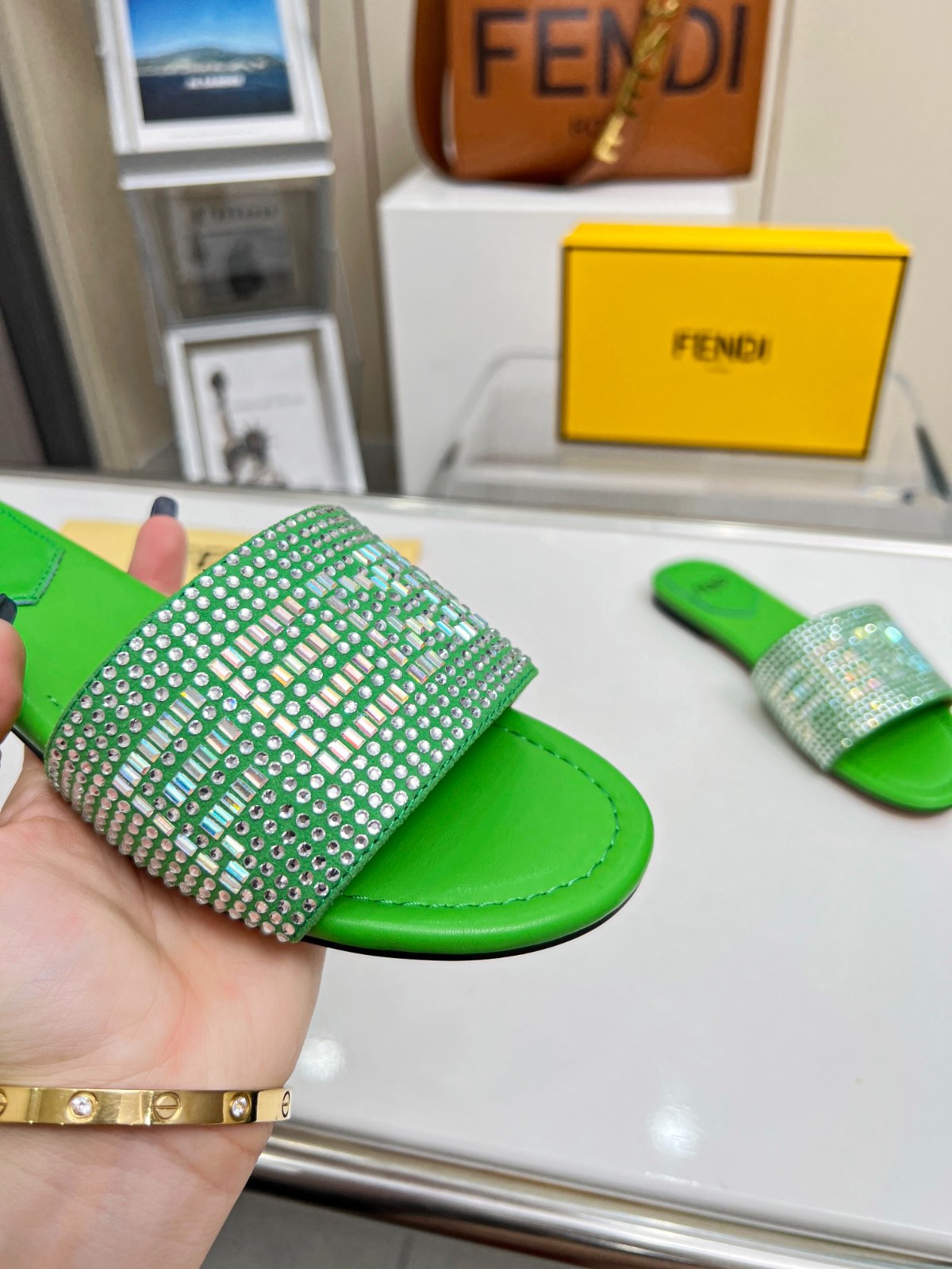 054 22123088 SIZE 35-42