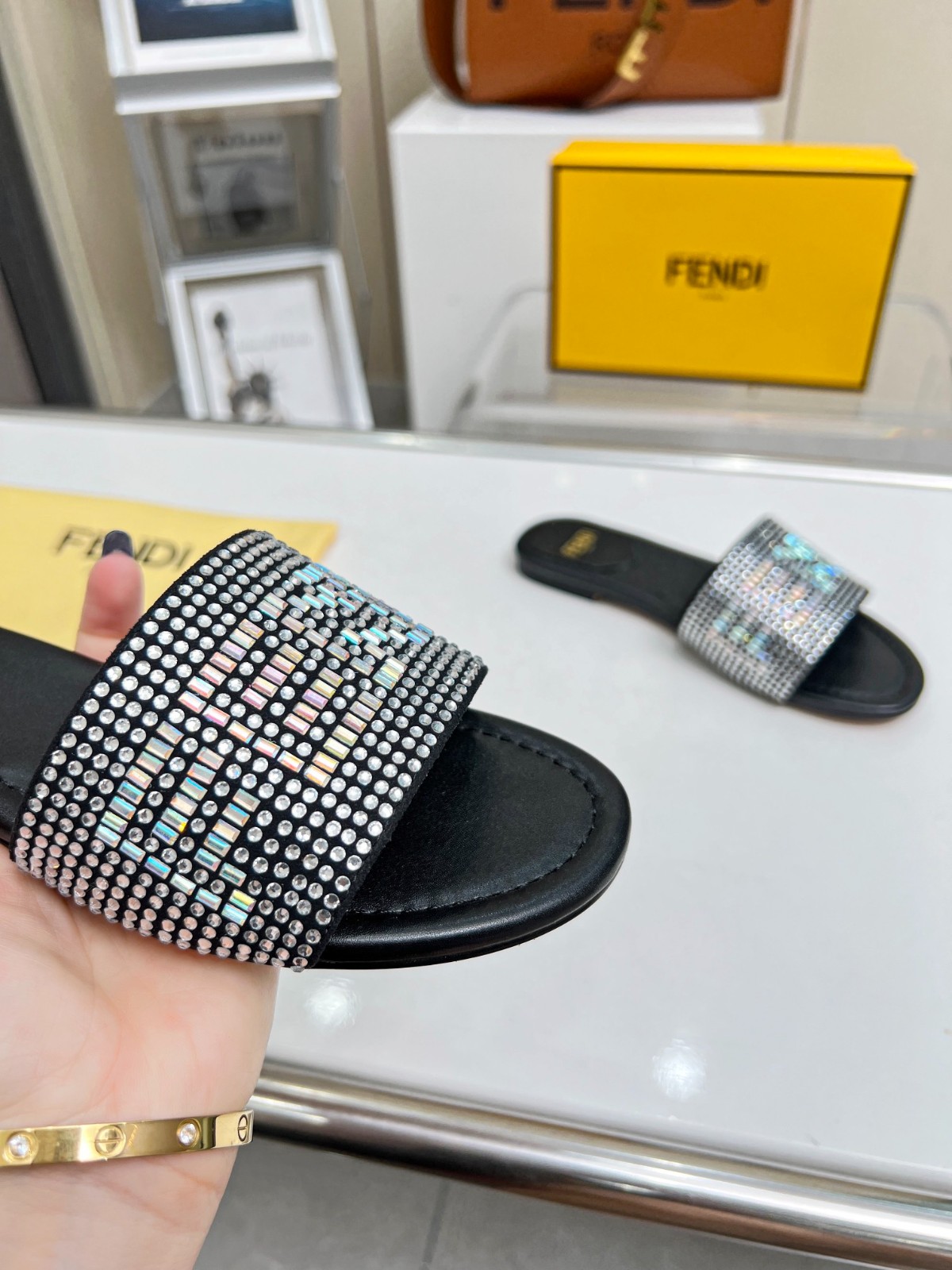 053 22123088 SIZE 35-42