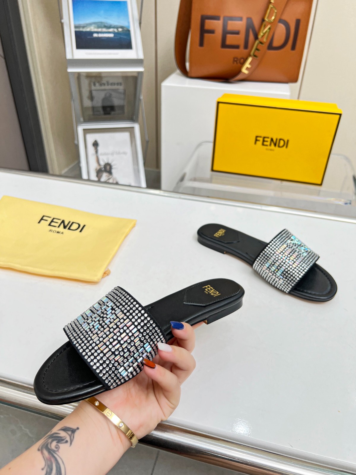 053 22123088 SIZE 35-42