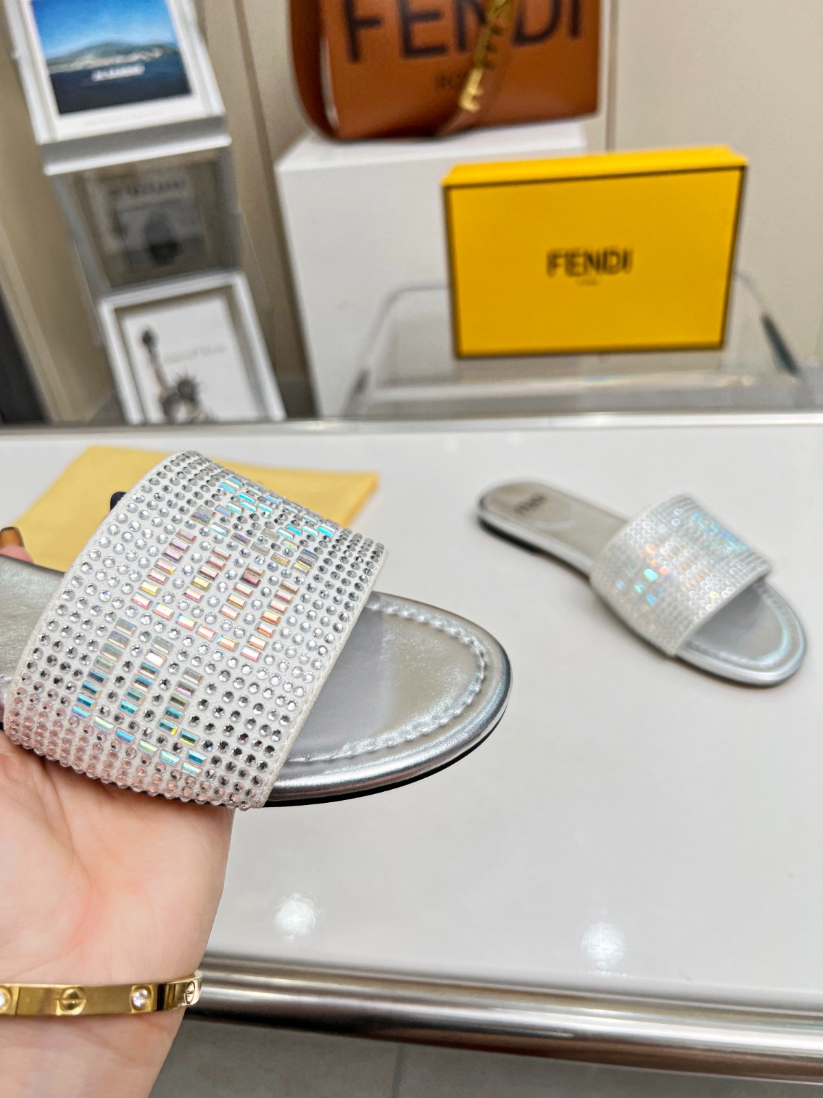 052 22123088 SIZE 35-42