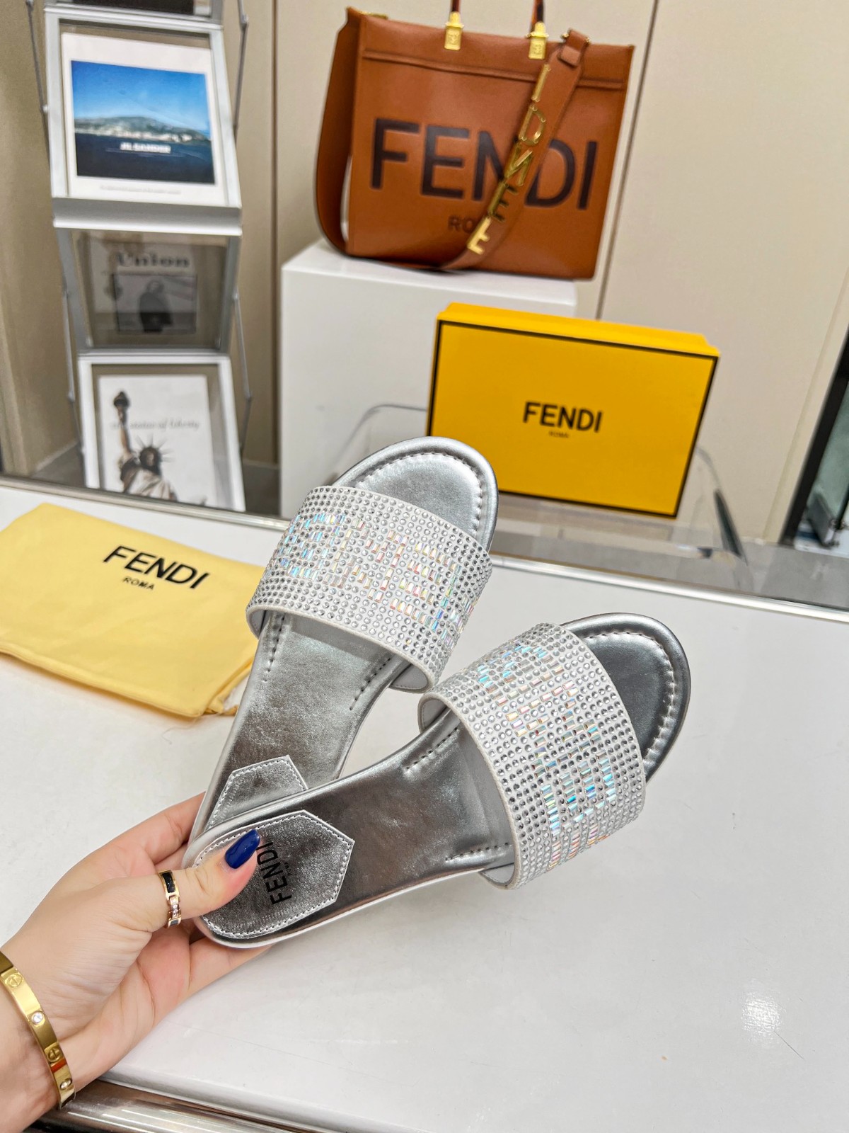 052 22123088 SIZE 35-42