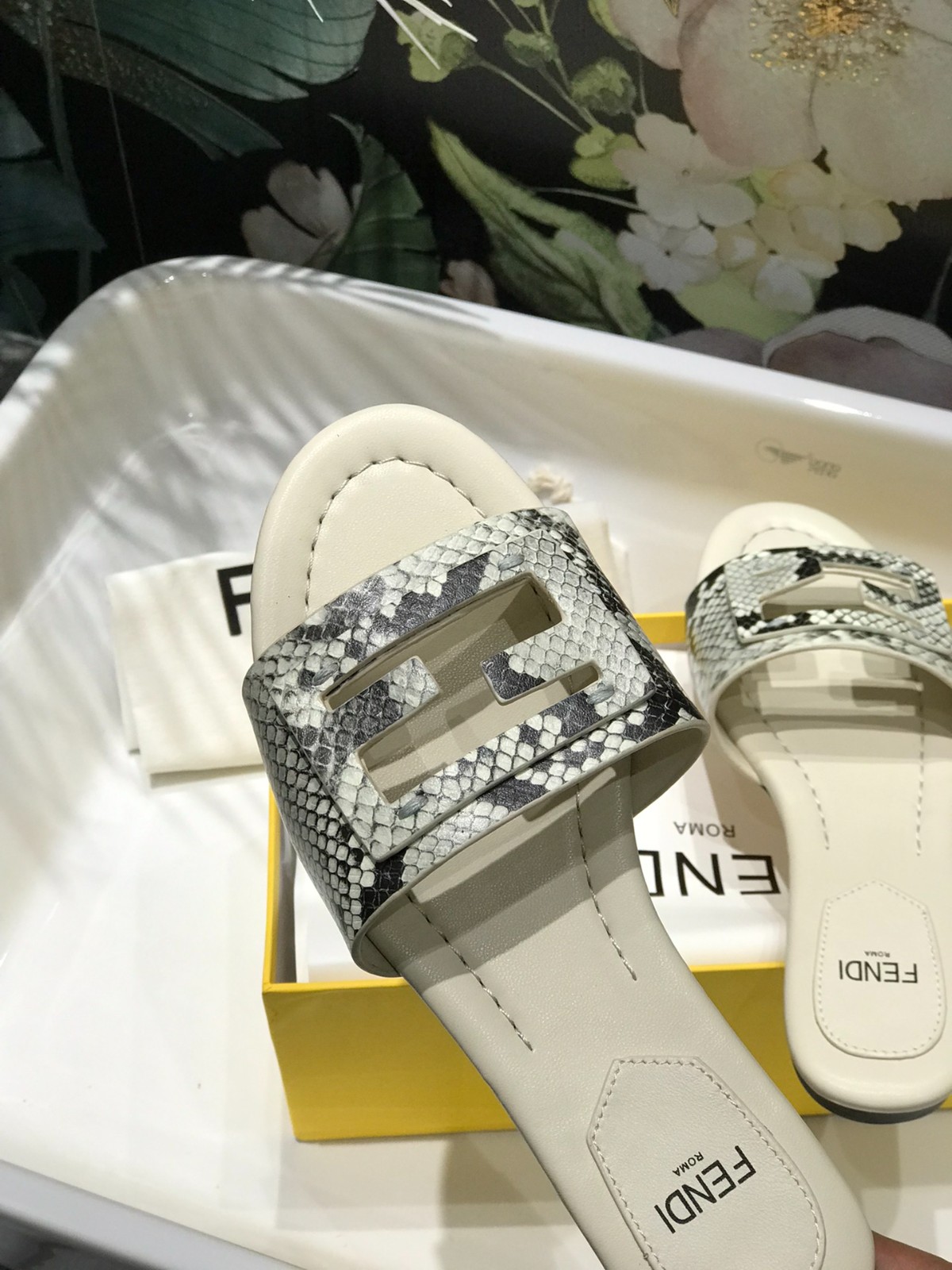 045 22123086 SIZE 35-42
