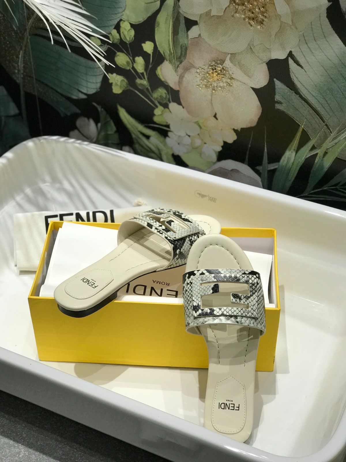 045 22123086 SIZE 35-42