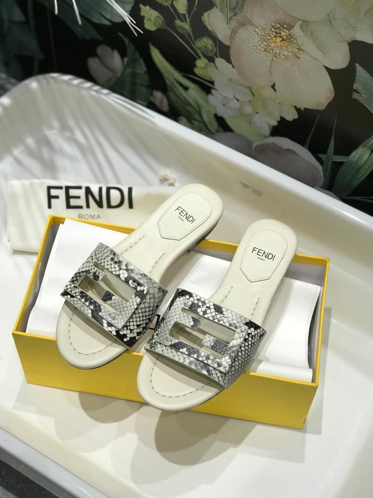 045 22123086 SIZE 35-42