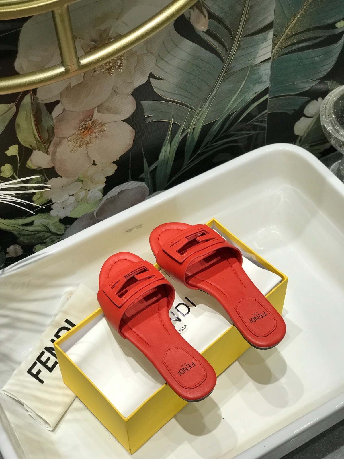 043 22123086 SIZE 35-42