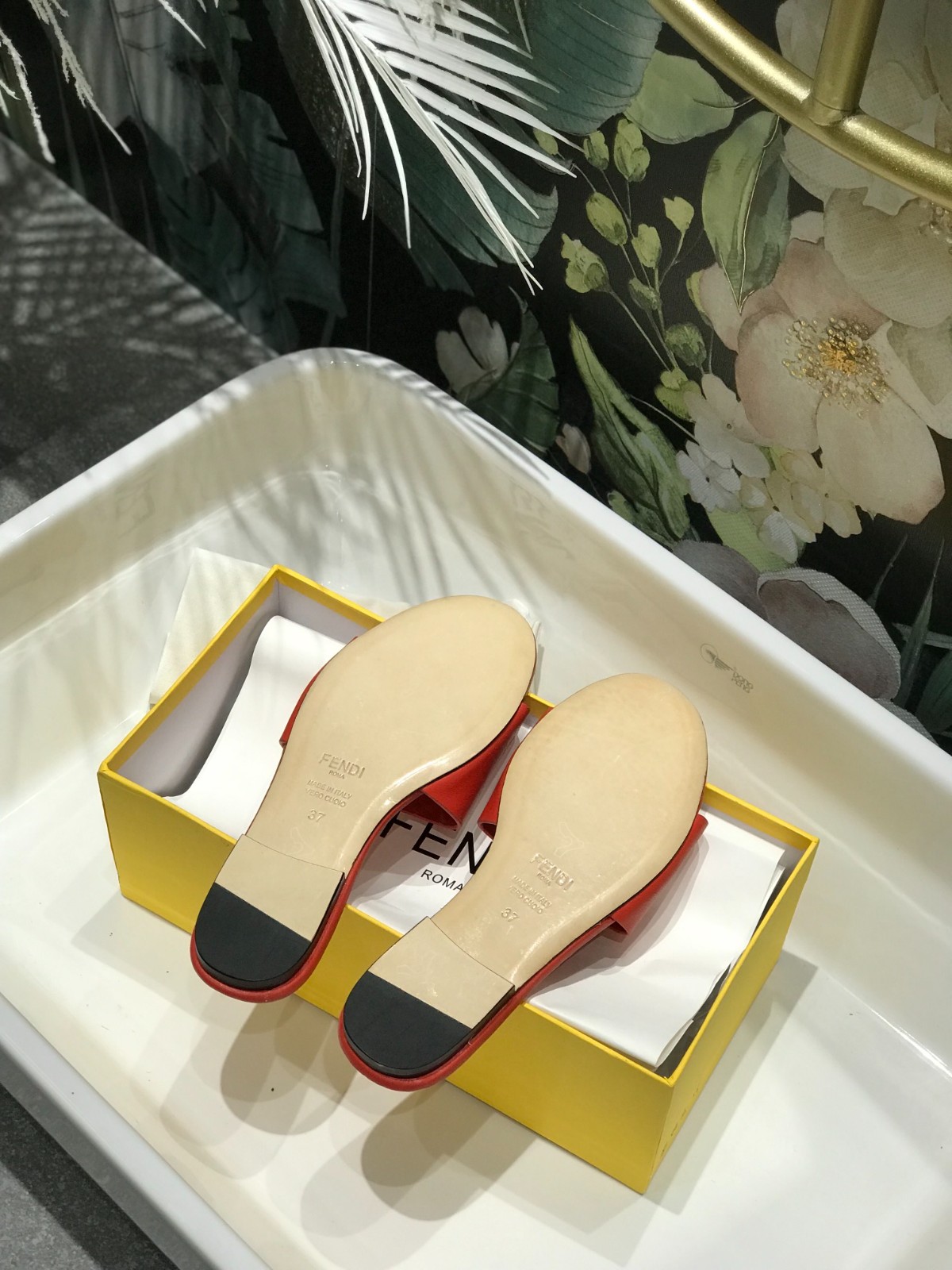 043 22123086 SIZE 35-42