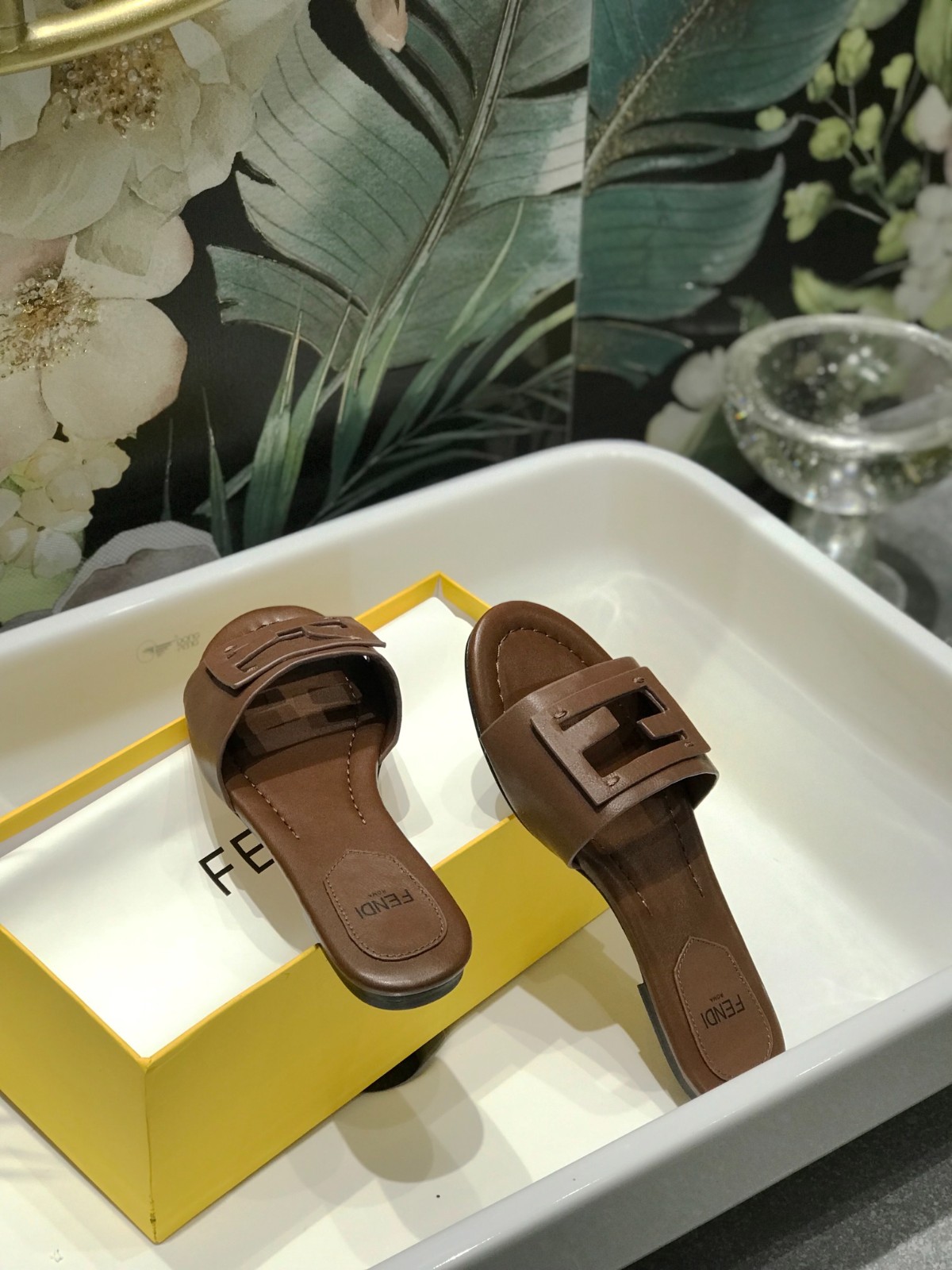 041 22123086 SIZE 35-42