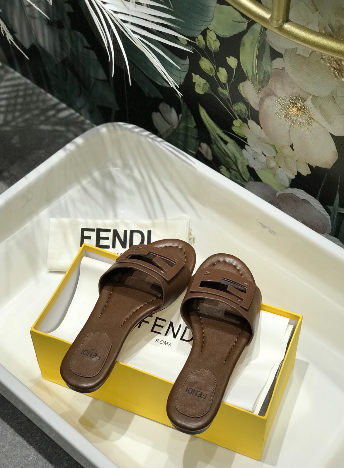 041 22123086 SIZE 35-42