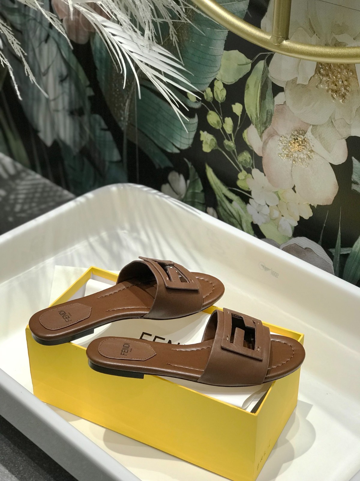 041 22123086 SIZE 35-42