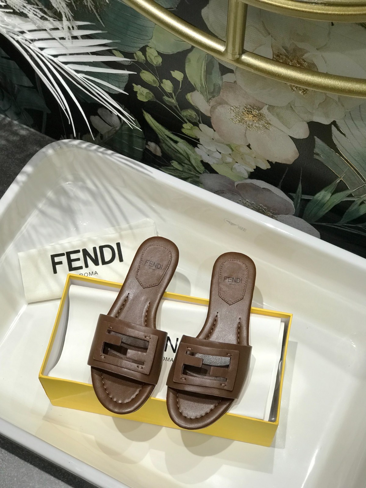 041 22123086 SIZE 35-42
