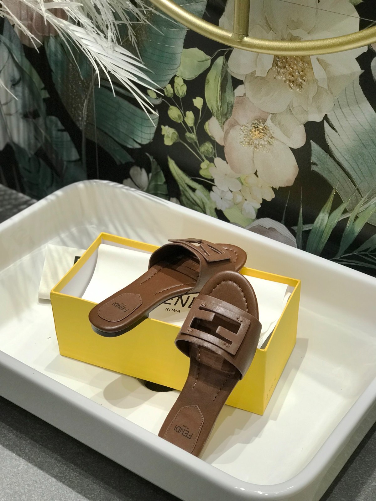 041 22123086 SIZE 35-42