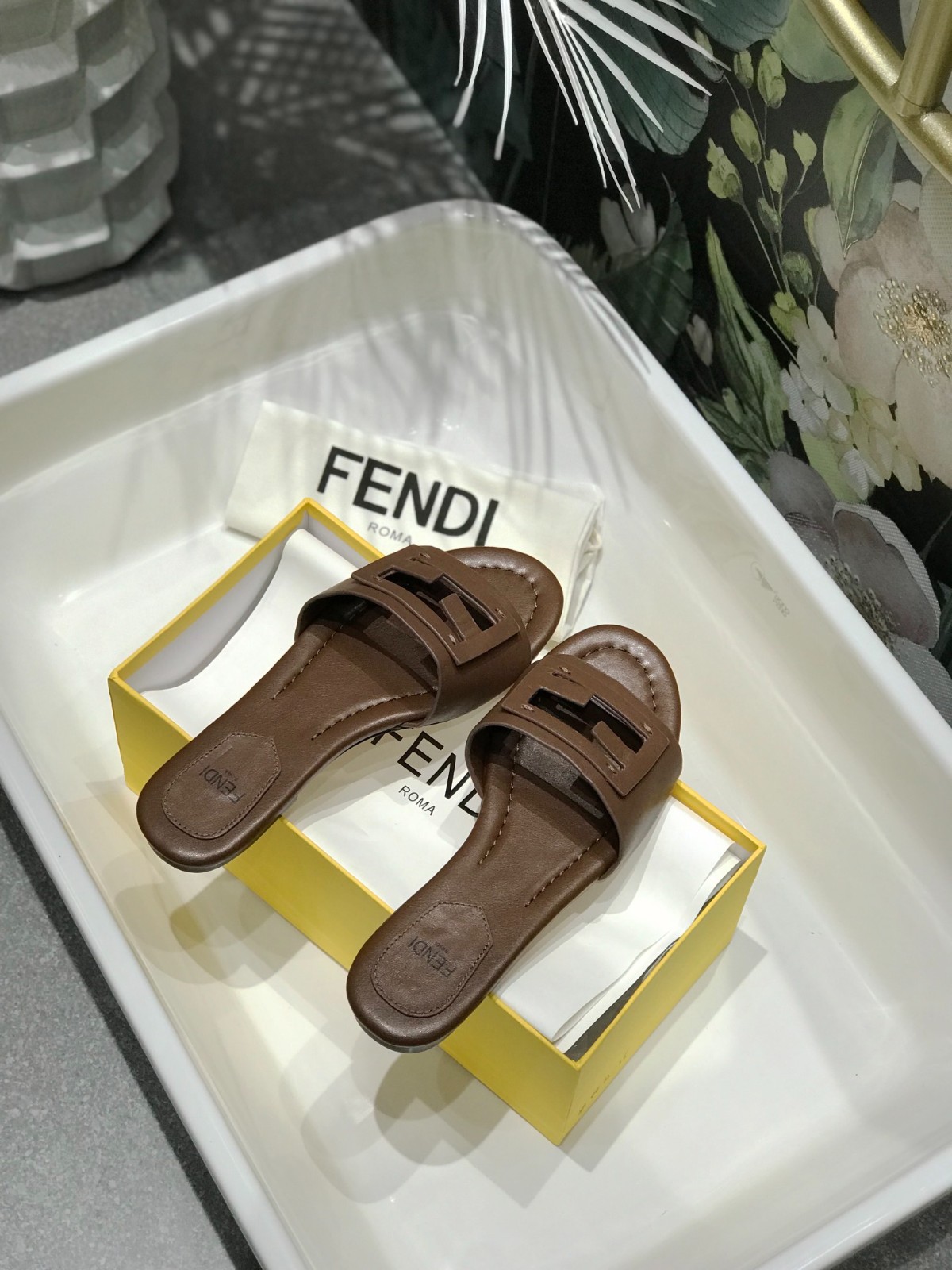 041 22123086 SIZE 35-42