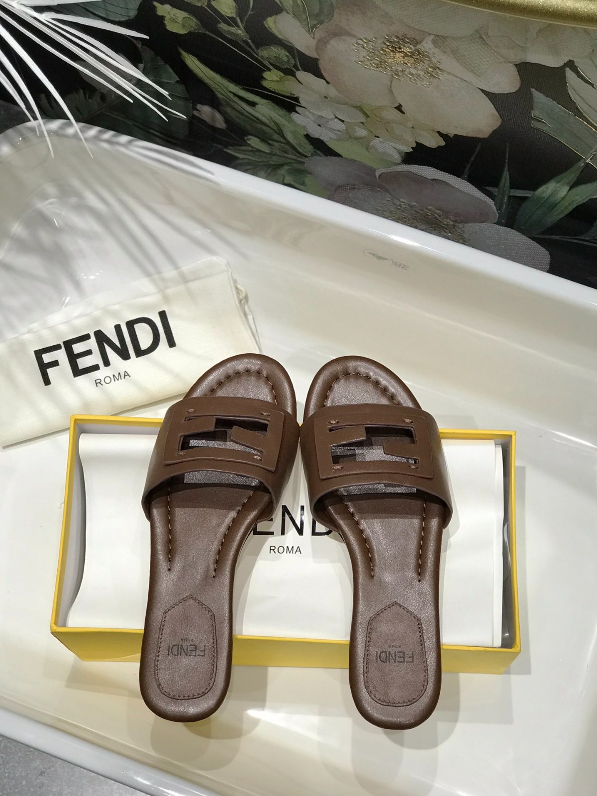 041 22123086 SIZE 35-42