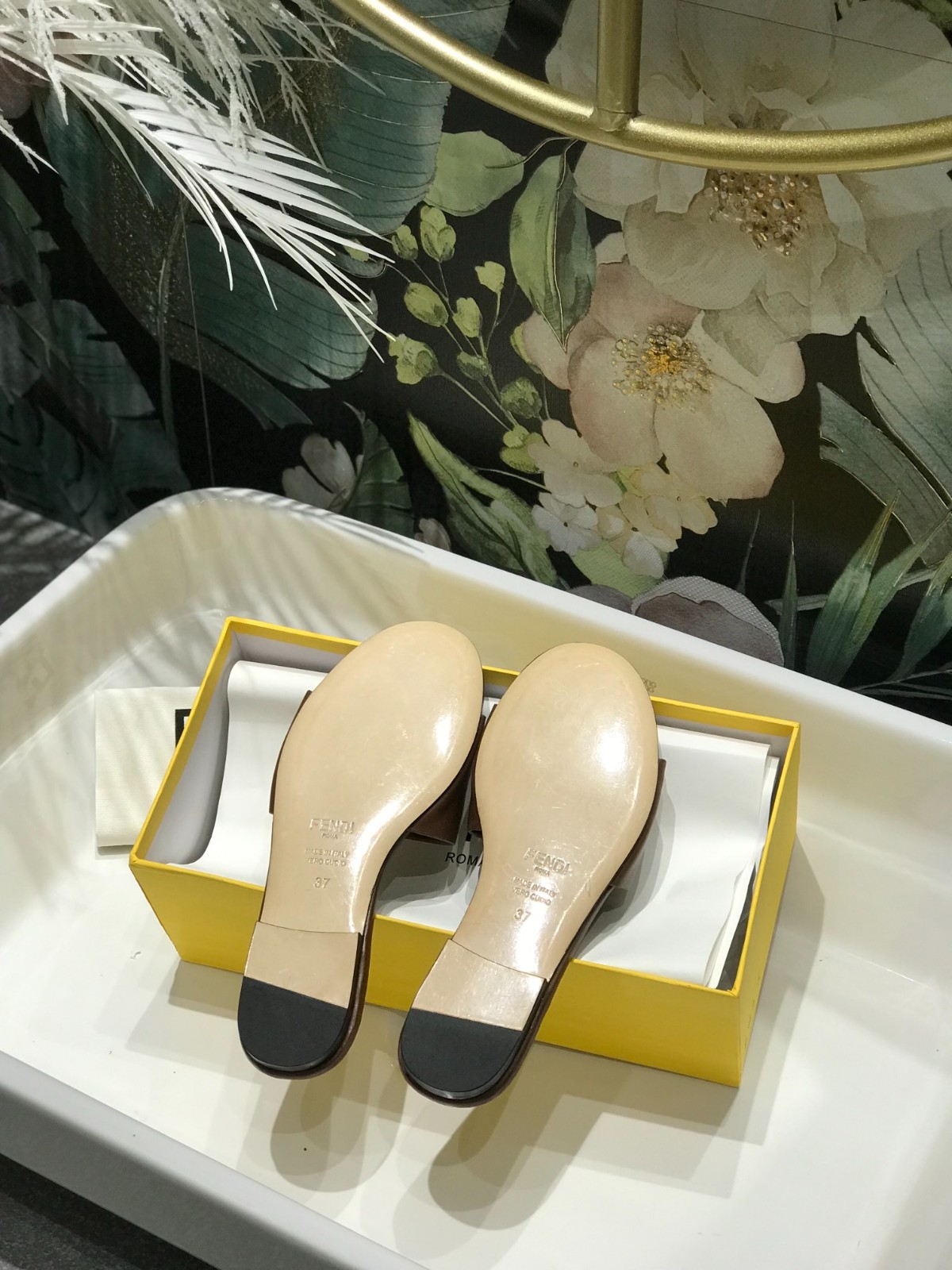 041 22123086 SIZE 35-42