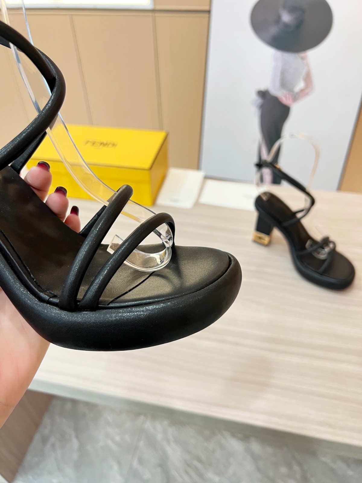 014 30123104  SIZE 35-42