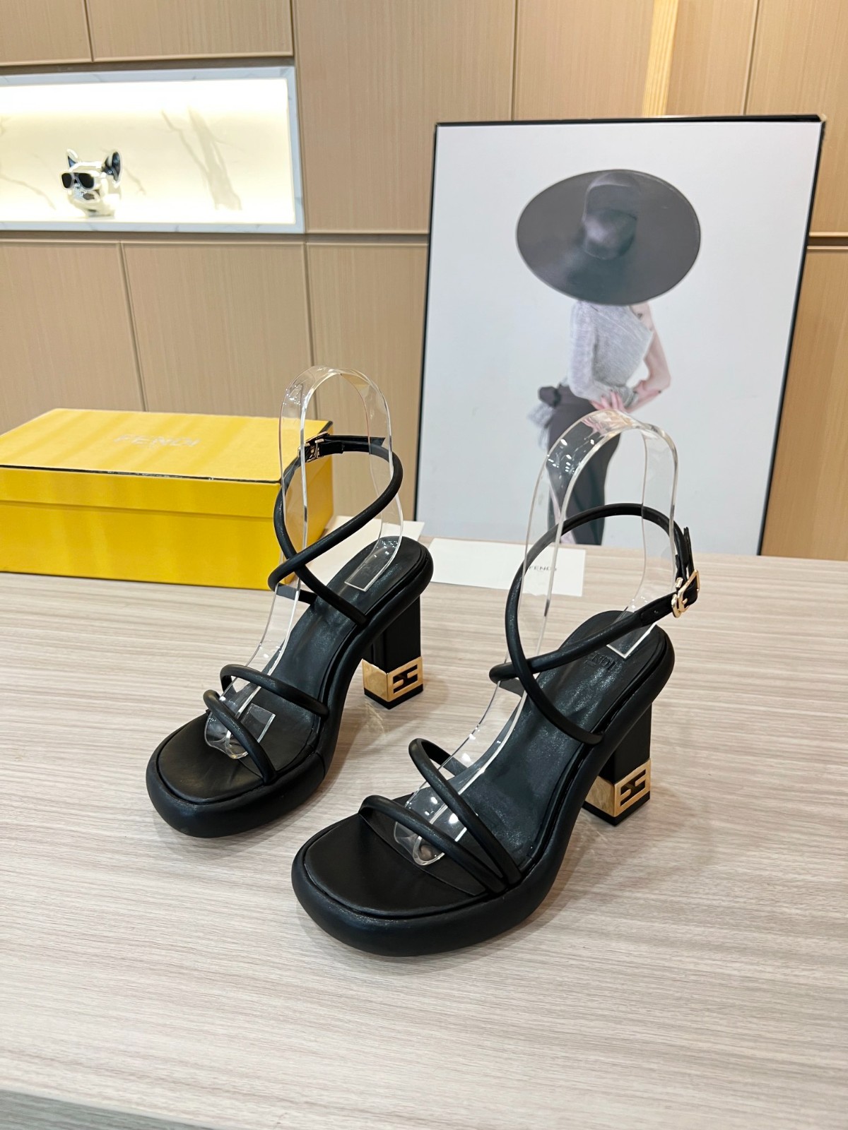 014 30123104  SIZE 35-42