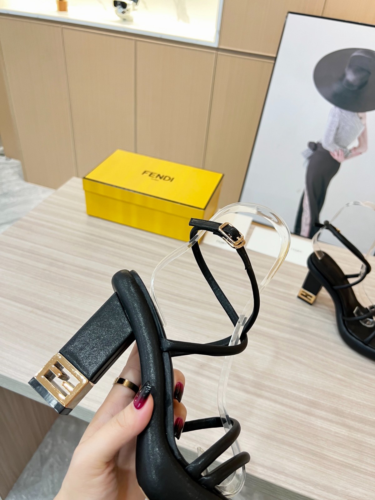 014 30123104  SIZE 35-42