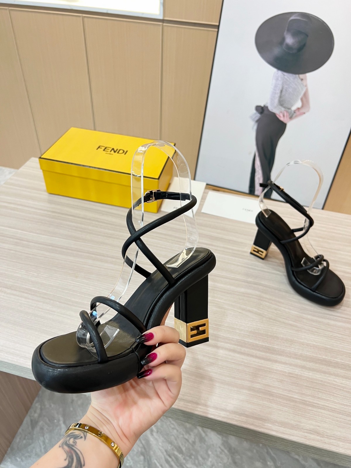 014 30123104  SIZE 35-42