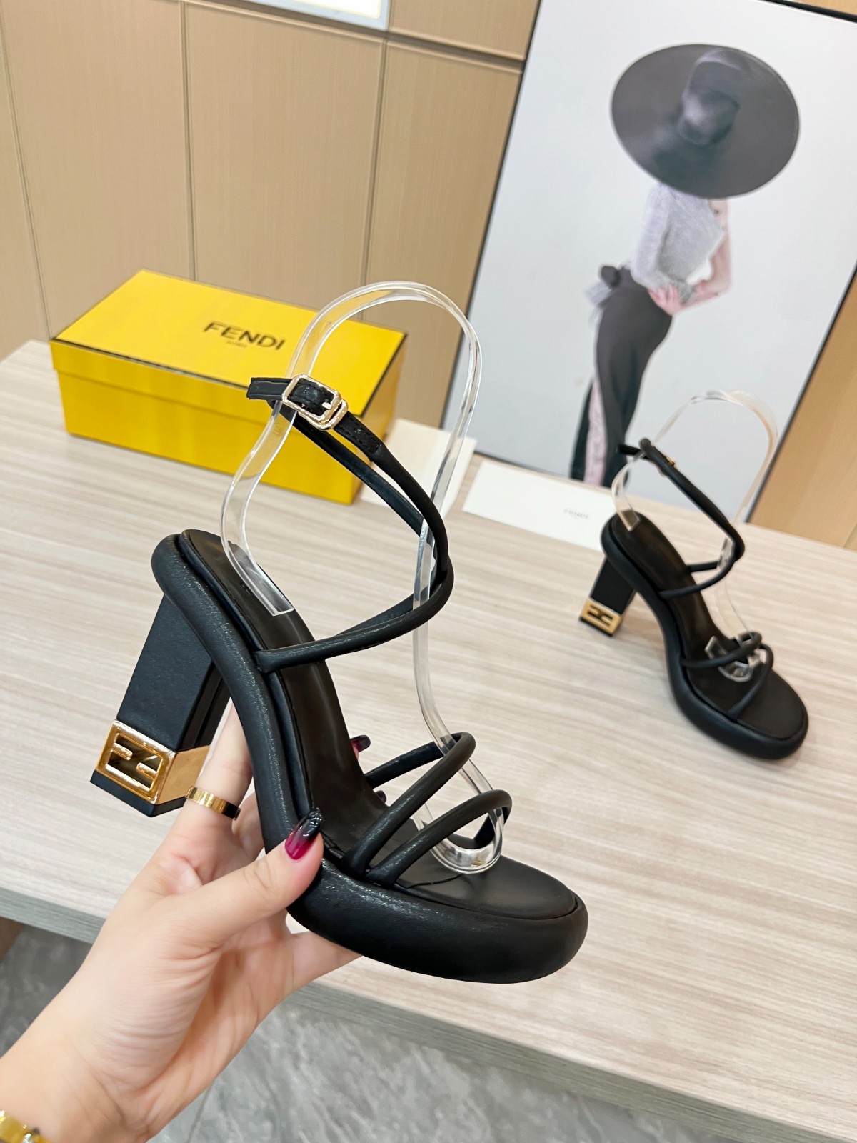 014 30123104  SIZE 35-42