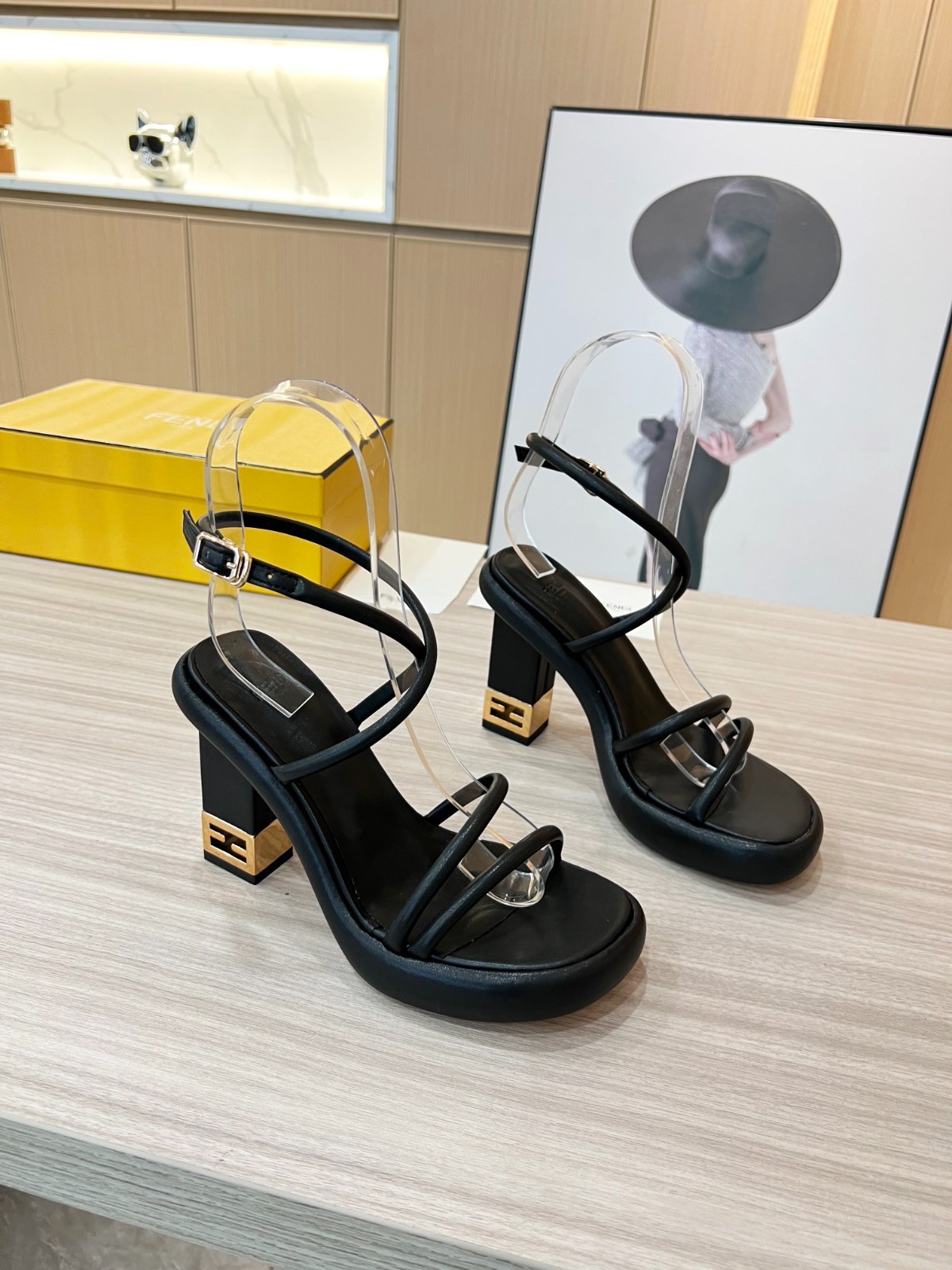 014 30123104  SIZE 35-42