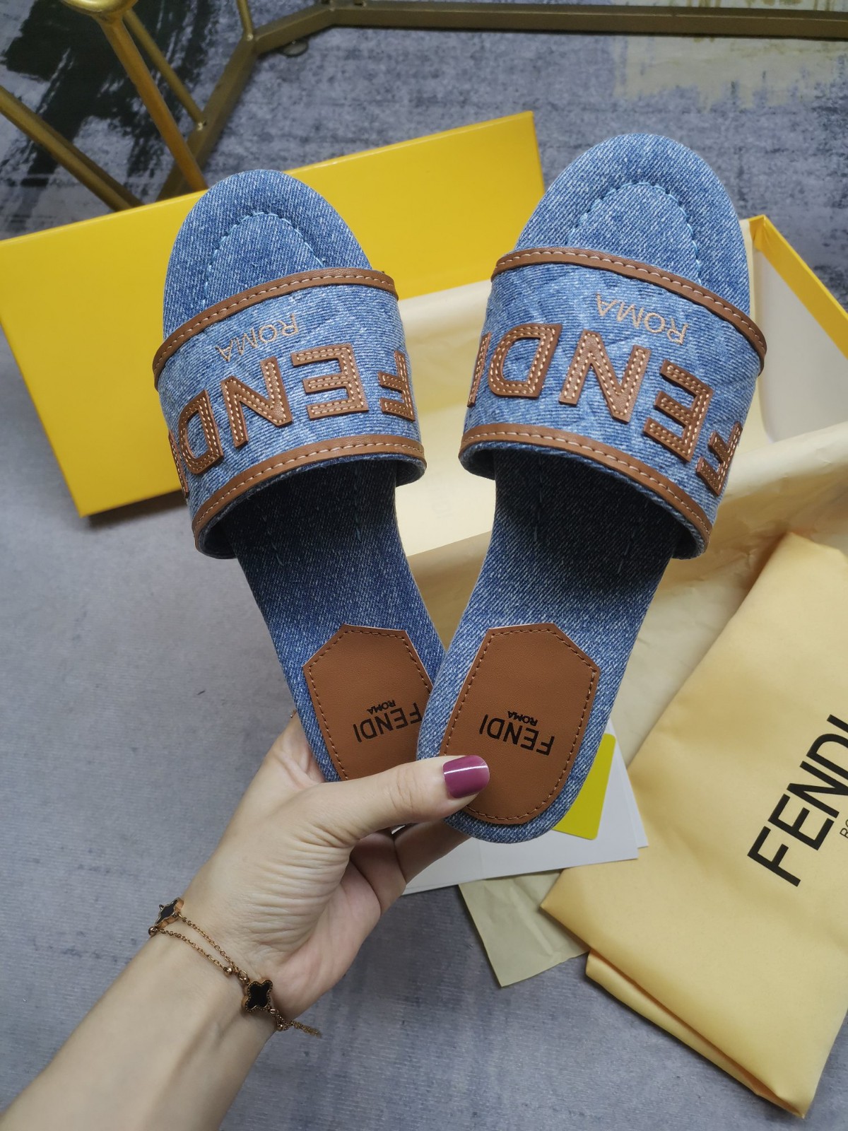 004 22123086 SIZE 35-42