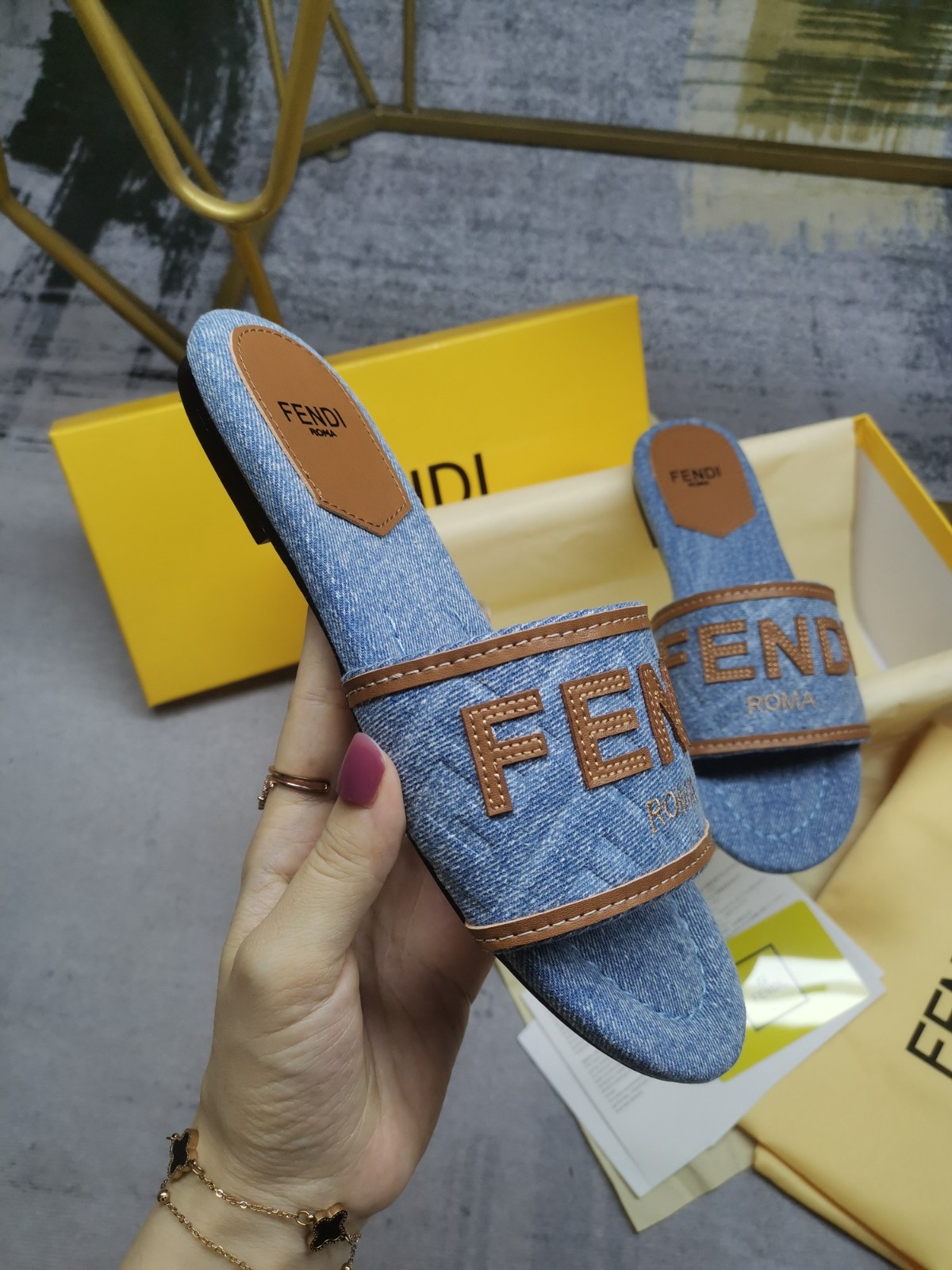 004 22123086 SIZE 35-42