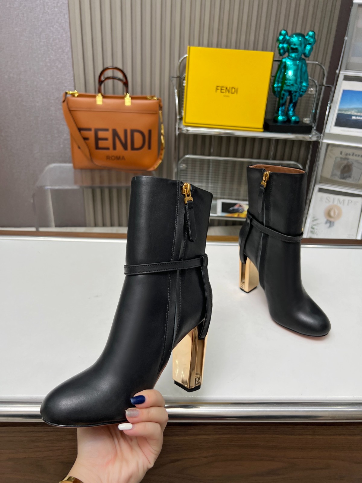 015 38123123 SIZE 35-43