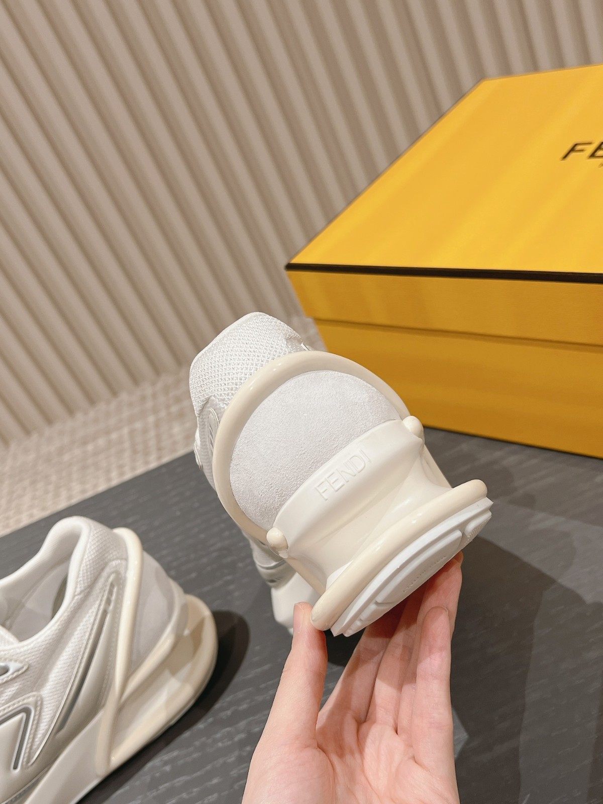 072 39123125 SIZE 35-40