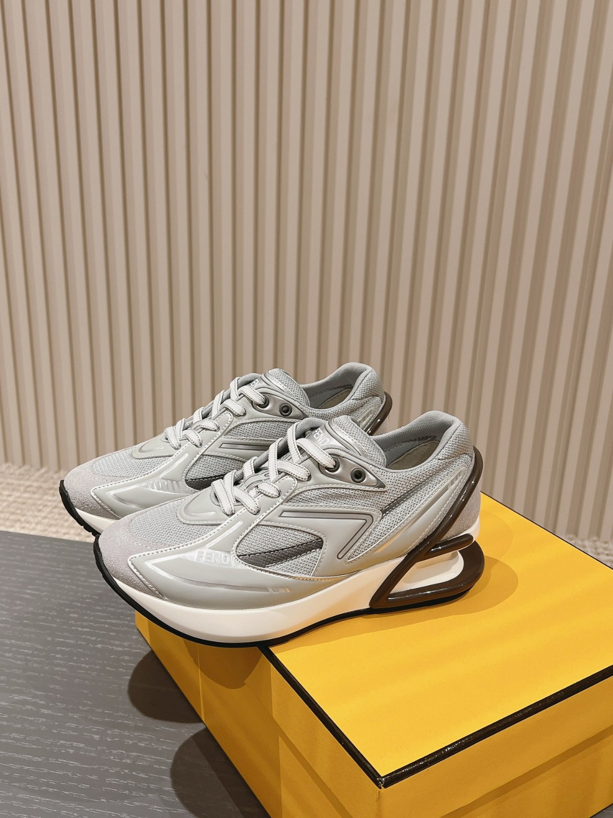 071 39123125 SIZE 35-40