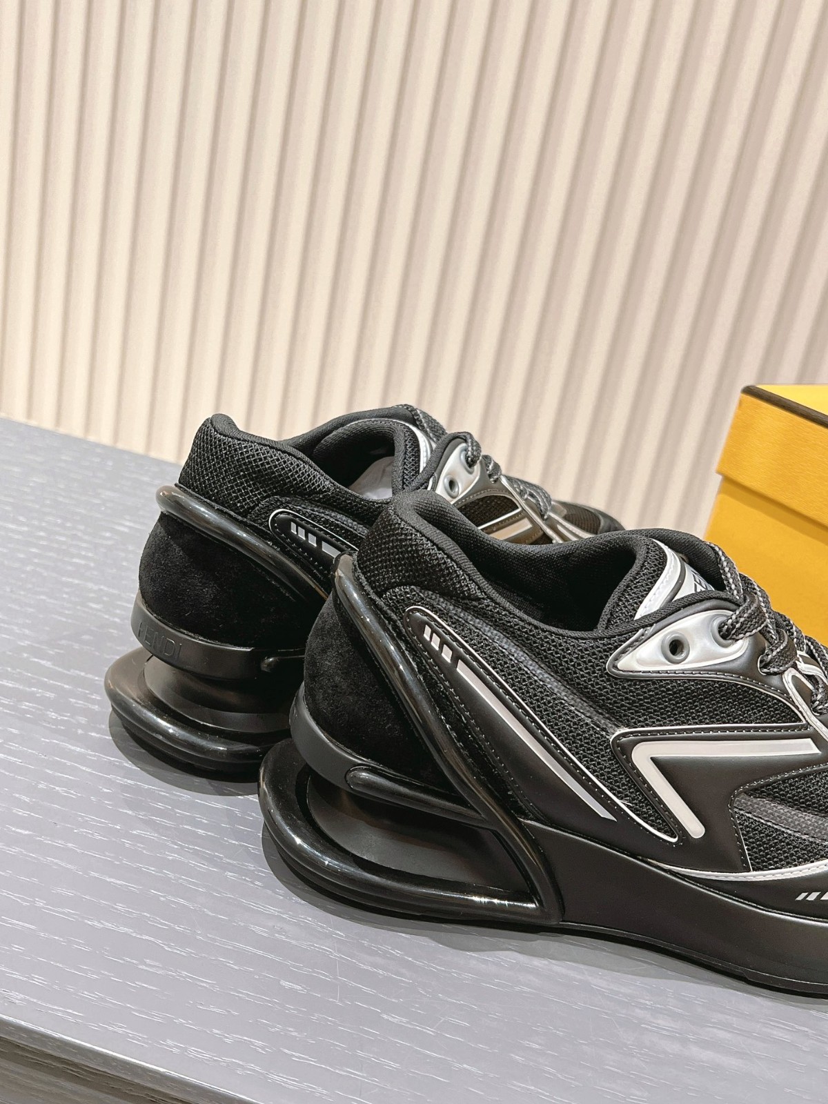 070 39123125 SIZE 35-40