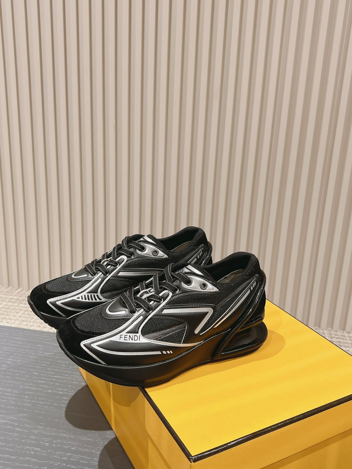 070 39123125 SIZE 35-40