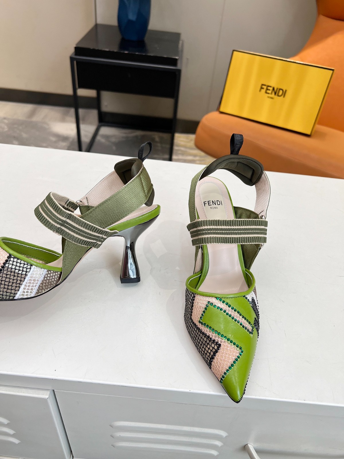 037 30123104 SIZE 35-42